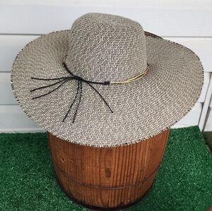 2012 LIKE NEW AEO Wide Brim Straw Sun Hat with Black Tie Detail - Natural!!!!